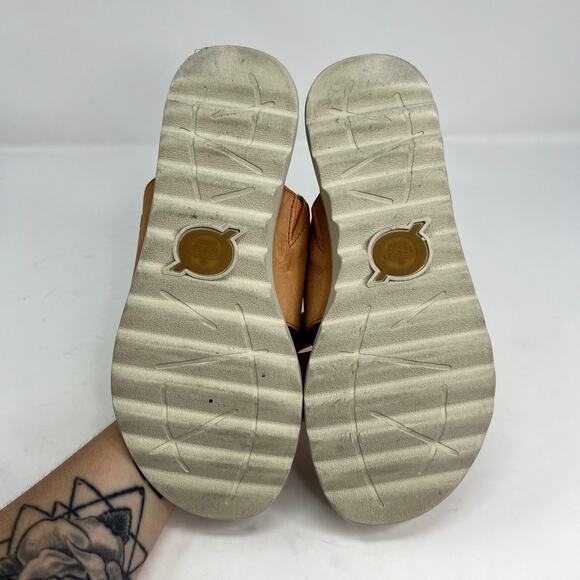 Born Shore Leather and Fabric Slip On Slide Sandal - Picture 6 of 8